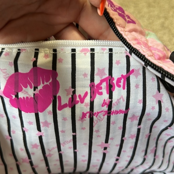 Luv Betsey By Betsey Johnson Quilted Duffle Bag Lips Pink Gold Color Details - Picture 6 of 7